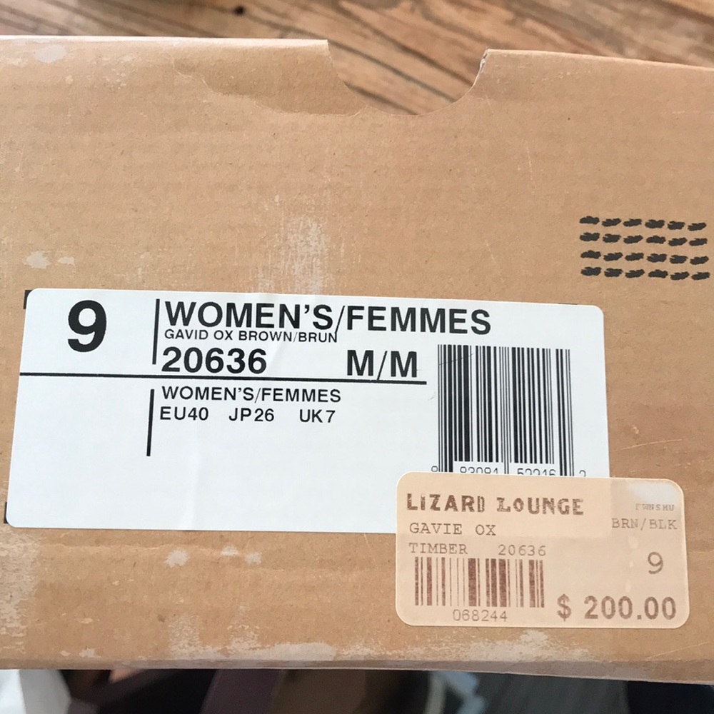 Chic leather lace up shoe. - Picture 2 of 4